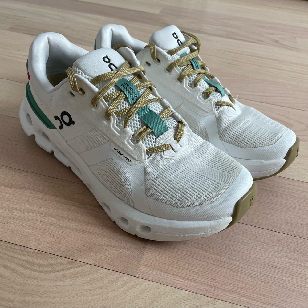 On Running Cloudrunner 2 green white sneakers — GREAT condition! Size W8.5